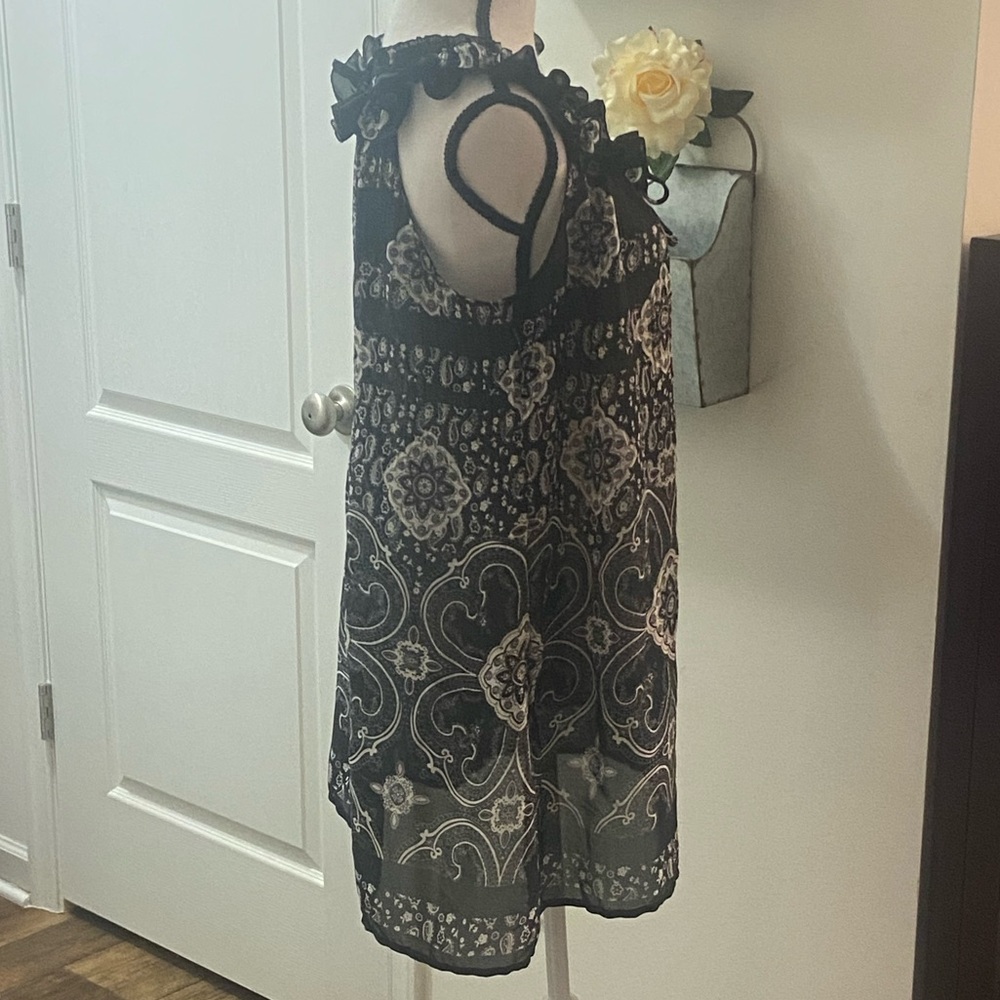 Black and White Paisley Tank Top - Picture 5 of 11